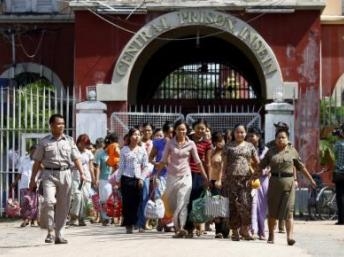 Miến Điện ân xá tù nhân, nhưng không thả tù chính trị
