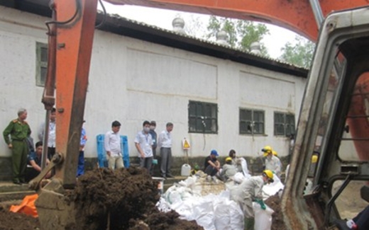 VỤ CHÔN THUỐC SÂU ĐỘNG TRỜI Ở THANH HÓA: Tạm dừng khai quật vì Nicotex trả ít tiền