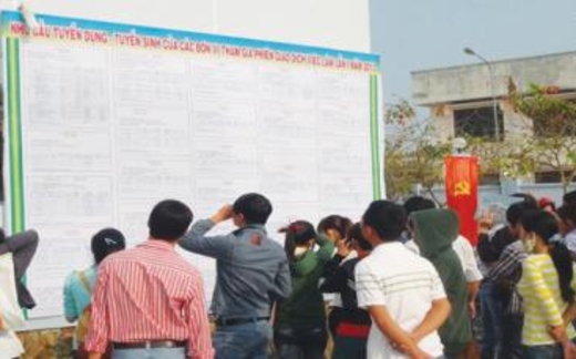 Thất nghiệp giảm, sao kinh tế lại buồn