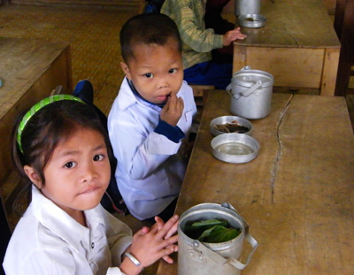 Đến trường cùng cặp lồng cơm