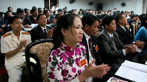 "Dám phê thủ trưởng không giữ gìn… sức khỏe"