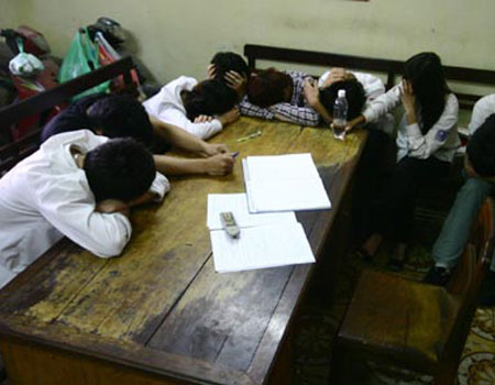 Cú trượt ngã của nữ sinh Hà Thành