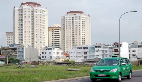 Địa ốc, CK vô tư vay vốn lãi suất... 25-27%
