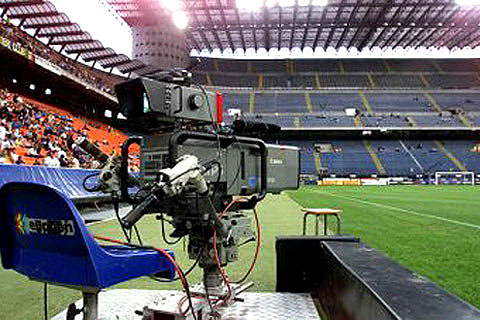 Bóng đá và bản quyền truyền hình
