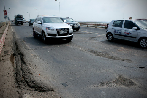 Mặt cầu Thăng Long hỏng do 'công nghệ thất bại'