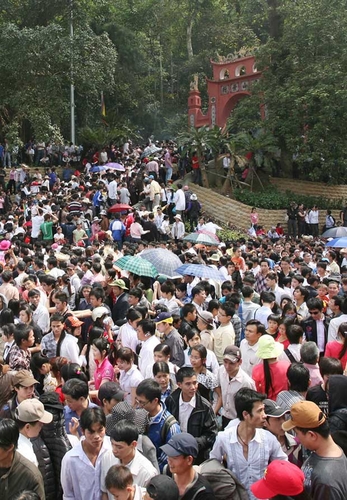 Lo nhất: “Nhà nước hóa” lễ hội!