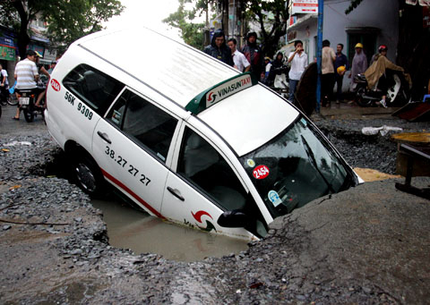Thi công kiểu “bẫy người”
