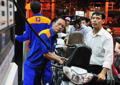 Petrolimex trần tình việc rót hàng nghìn tỷ cho công ty con