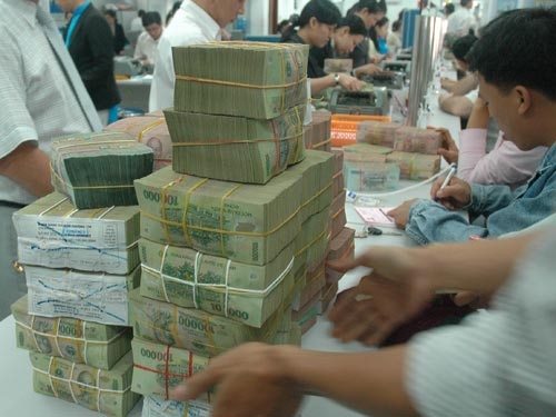 “Vượt rào” lãi suất