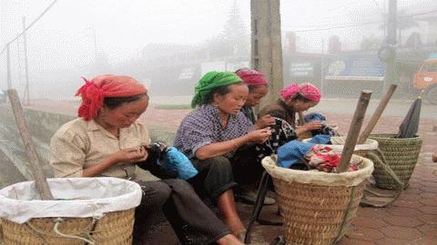 'Chợ lao động' nữ trên đỉnh trời