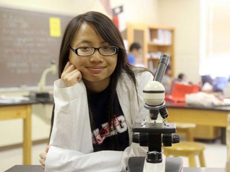 Trải lòng của nữ thủ khoa nghèo gốc Việt