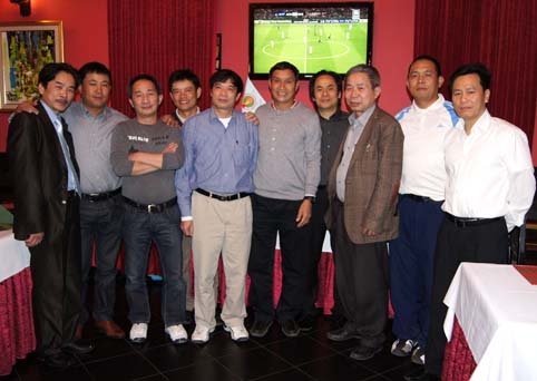 Ông Mai Đức Chung giao lưu với LĐBĐCĐVN tại Ba Lan