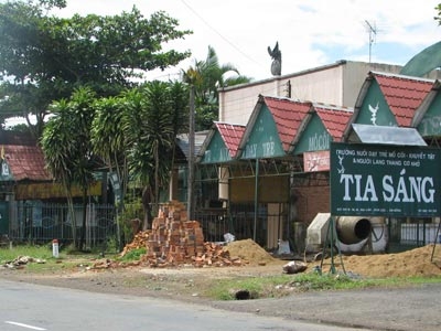 Đề nghị khởi tố vụ “bán” trẻ ở Trường Tia Sáng