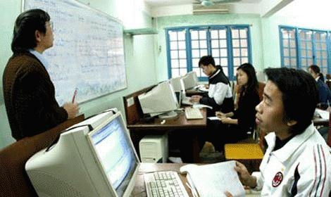 Thứ trưởng Bộ GD: 'Cấm dạy luật, báo...' là lỗi kỹ thuật