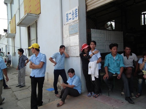 Hà Nội: Dùng ô tô đâm vào công nhân đình công, 1 người chết, 6 bị thương