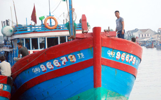 Tàu hải giám Trung Quốc lại “quậy” ngư dân