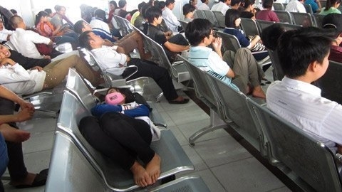 Người giàu cũng khóc, người khó cũng mếu