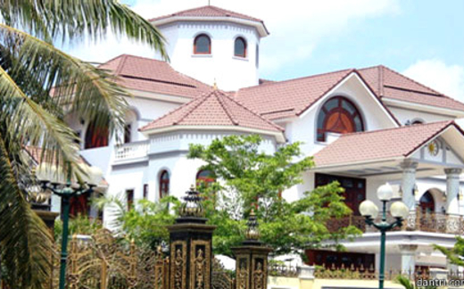 Sao quan chức không được ở nhà to?