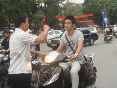 Liệu công an mặc thường phục có bị lợi dụng?