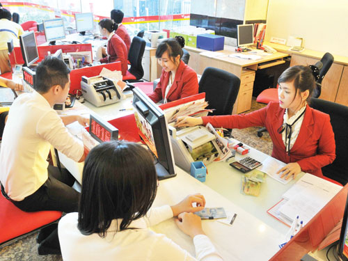 Ngân hàng và doanh nghiệp đợi nhau