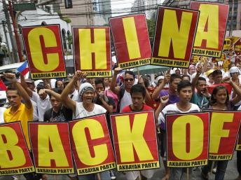 Trung Quốc mượn cớ đả kích Philippines để cảnh cáo ASEAN về Biển Đông