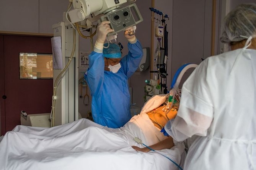 Ba Lan: Biến chủng Anh có triệu chứng nặng hơn và có thể xảy ra thay đổi đột ngột trạng thái của người bệnh