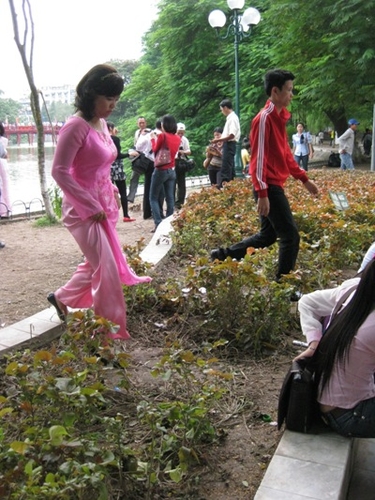 TRÁI ĐẤT ĐANG OẰN MÌNH KÊU CỨU