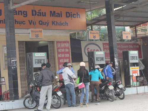 Xăng kém chất lượng: Dân chịu thiệt, nhà quản lý im tiếng