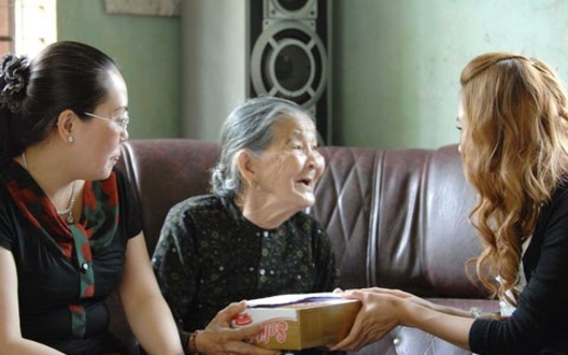 Bộ GD yêu nước mới cộng điểm cho mẹ VN anh hùng