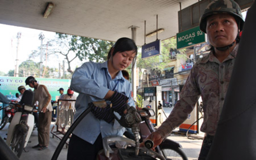 Dự thảo nghị định mới về kinh doanh xăng dầu: Dân vẫn thiệt thòi