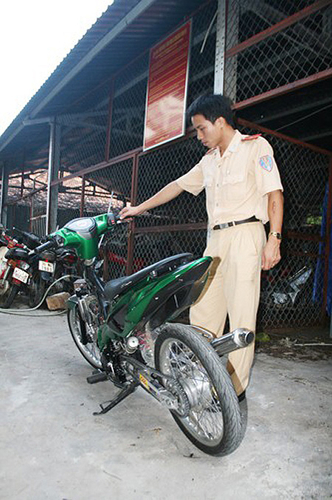 Đi “độ” xe đua