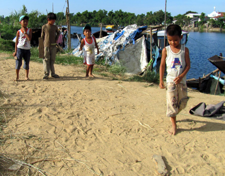 Dân vạn đò, chông chênh con chữ