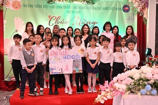 ‘Cô ơi, lớp tiếng Việt rất vui!’ - Kỷ niệm ngày Nhà giáo Việt Nam ở Ba Lan 2022