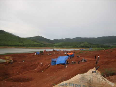 Đại công trường trên lòng hồ Yên Mỹ