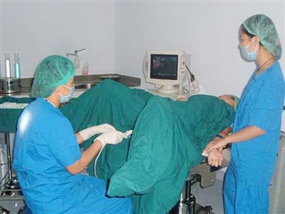 Tinh trùng được bán công khai, thụ tinh chui