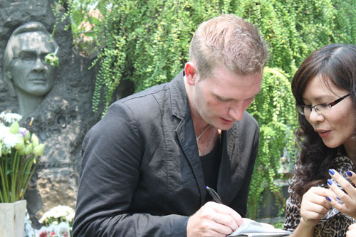 Mối tình 10 năm bên mộ Trịnh