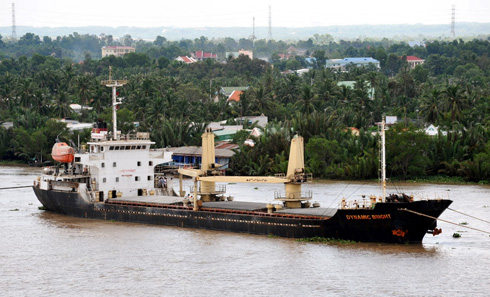 Tàu 'hoang' của Vinalines bị bỏ mặc suốt 8 tháng
