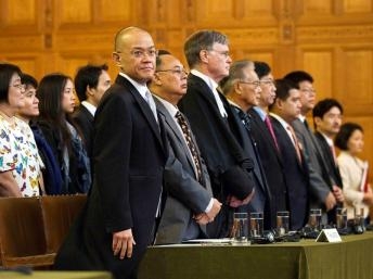 Tòa án Quốc tế buộc Cam Bốt và Thái Lan rút quân khỏi đền Preah Vihear