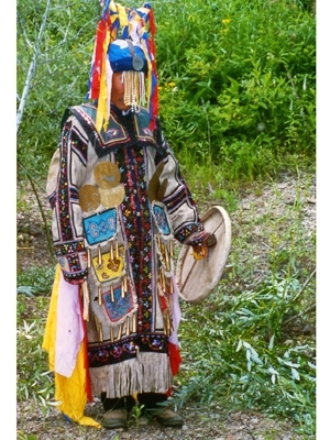 Lên đồng: Khoa học và bịp bợm