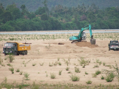 Dân điêu đứng vì thủy điện