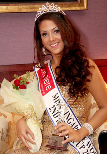 Tân Hoa hậu Singapore bị chê 'dốt đặc'