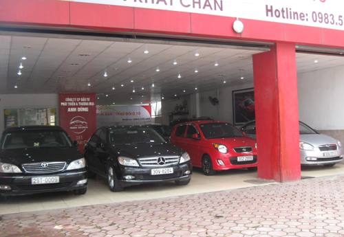 Dân đua nhau bán xe: ôtô cũ tràn ngập các đại lý