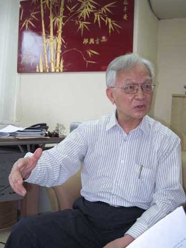 Ai là người có tiền mua vàng?