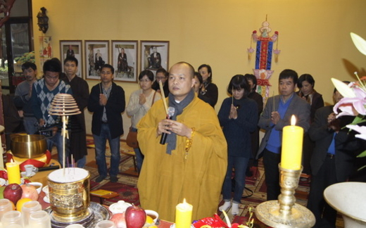 Cộng đồng Việt Nam tại Ba Lan trong ngày lễ các thánh ( 1-11-2013).