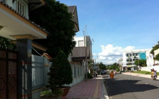 Mét rưỡi vỉa hè, ba đồng tiền nước