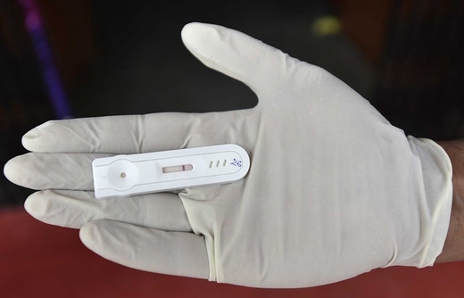 Các xét nghiệm tìm kháng thể COVID-19 bán ở Biedronka và Lidl. "Đây là một việc rất mới"