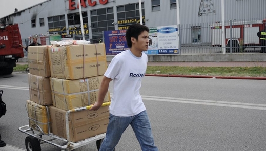 Tiền mặt từ Wólka Kosowska chuyển về châu Á. Bị giam giữ bởi CBA và đã bị buộc tội.