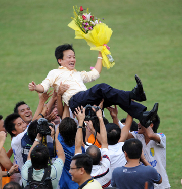 Khi đại gia rút vốn khỏi bóng đá: Bỏ của chạy lấy người