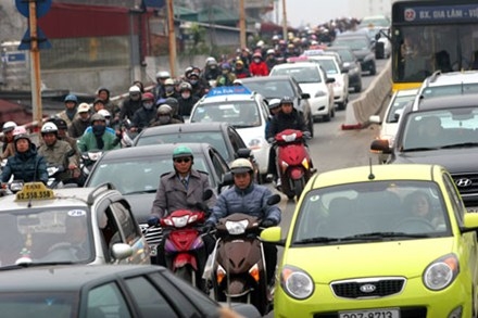 Mới thu phí ôtô, chưa thu xe gắn máy
