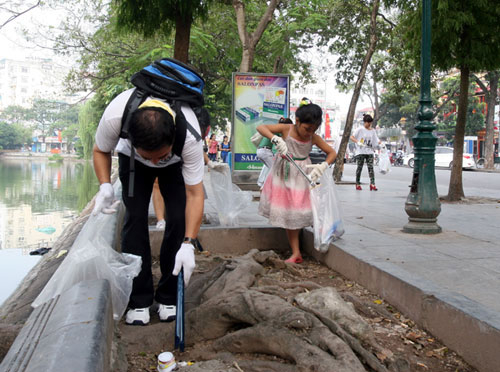 Nhạc sĩ Phạm Tuyên: Thật đáng xấu hổ cho người Việt...